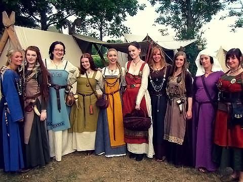 Viking Women  Viking clothing, Viking dress, Norse clothing